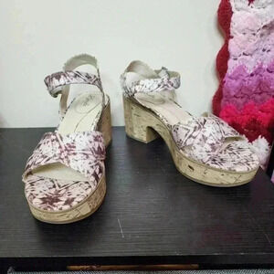 Size 11M LifeStride Peachy Women's Ankle Strap Heel Sandals Neutral Tie-Dye